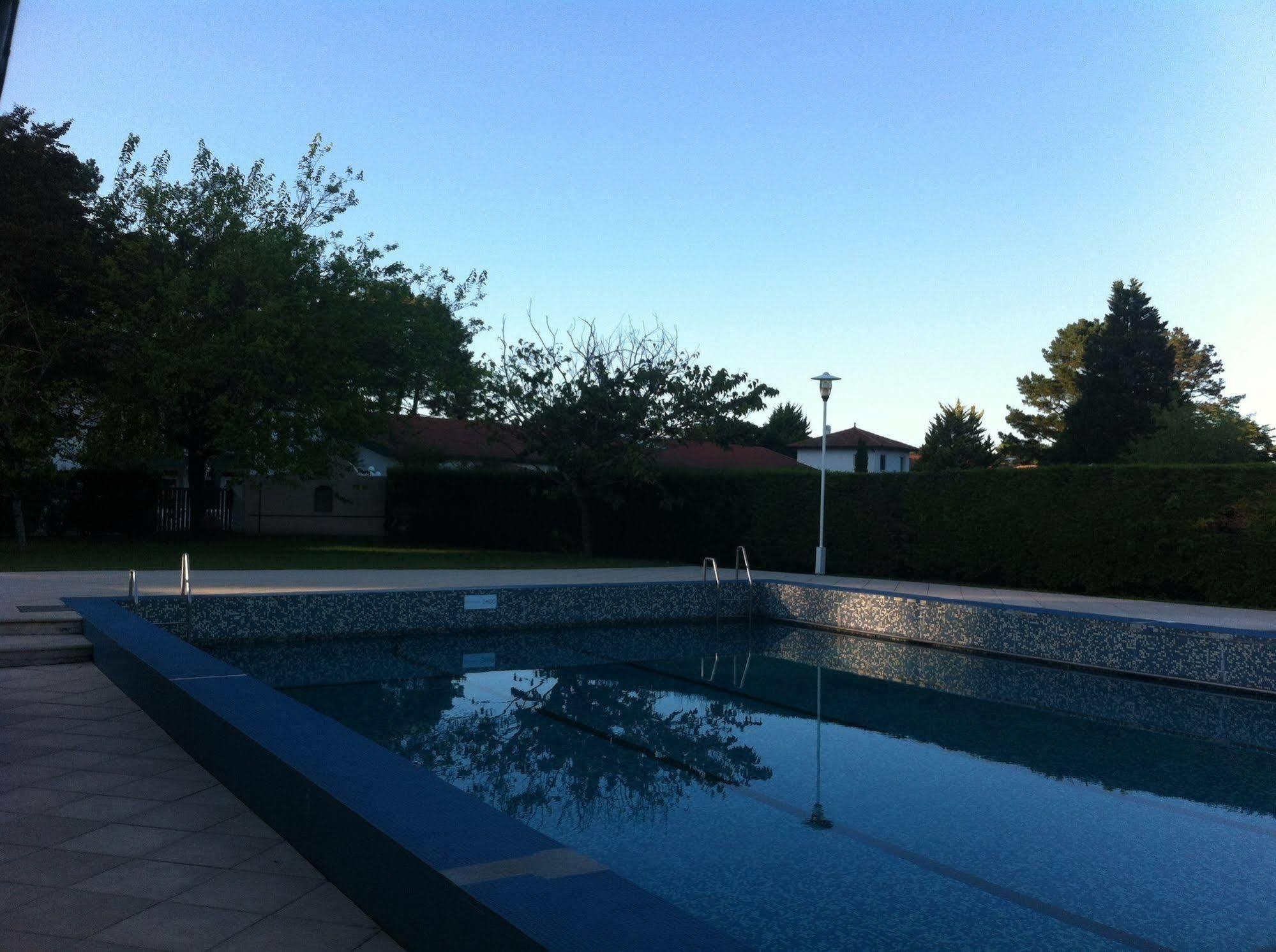 Domaine Du Pignada Hotel Boucau Exterior photo